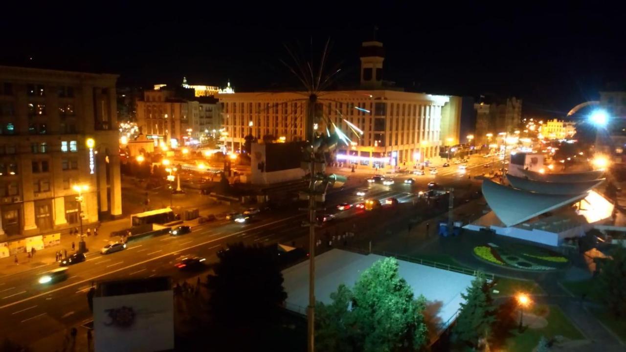 Independence Square - Khreschatyk. View On Independence Sq. Fountains Kiev Bagian luar foto