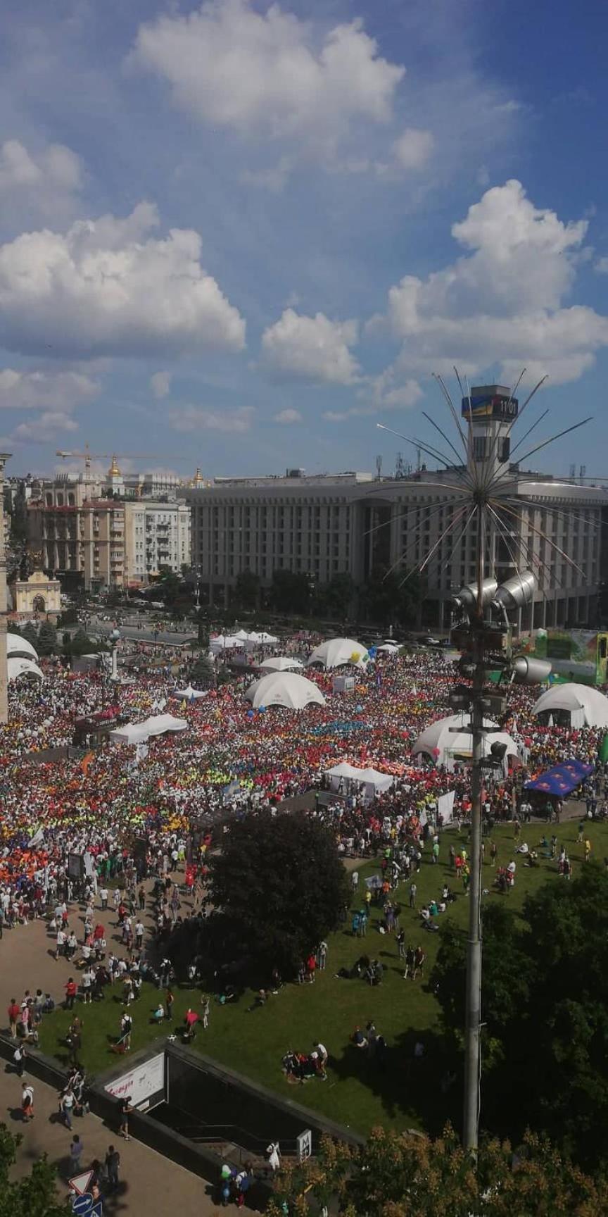 Independence Square - Khreschatyk. View On Independence Sq. Fountains Kiev Bagian luar foto