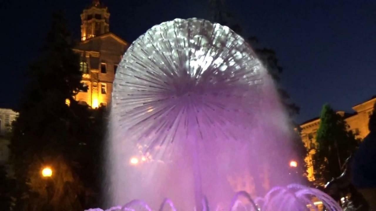 Independence Square - Khreschatyk. View On Independence Sq. Fountains Kiev Bagian luar foto