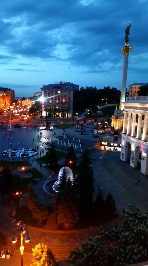 Independence Square - Khreschatyk. View On Independence Sq. Fountains Kiev Bagian luar foto
