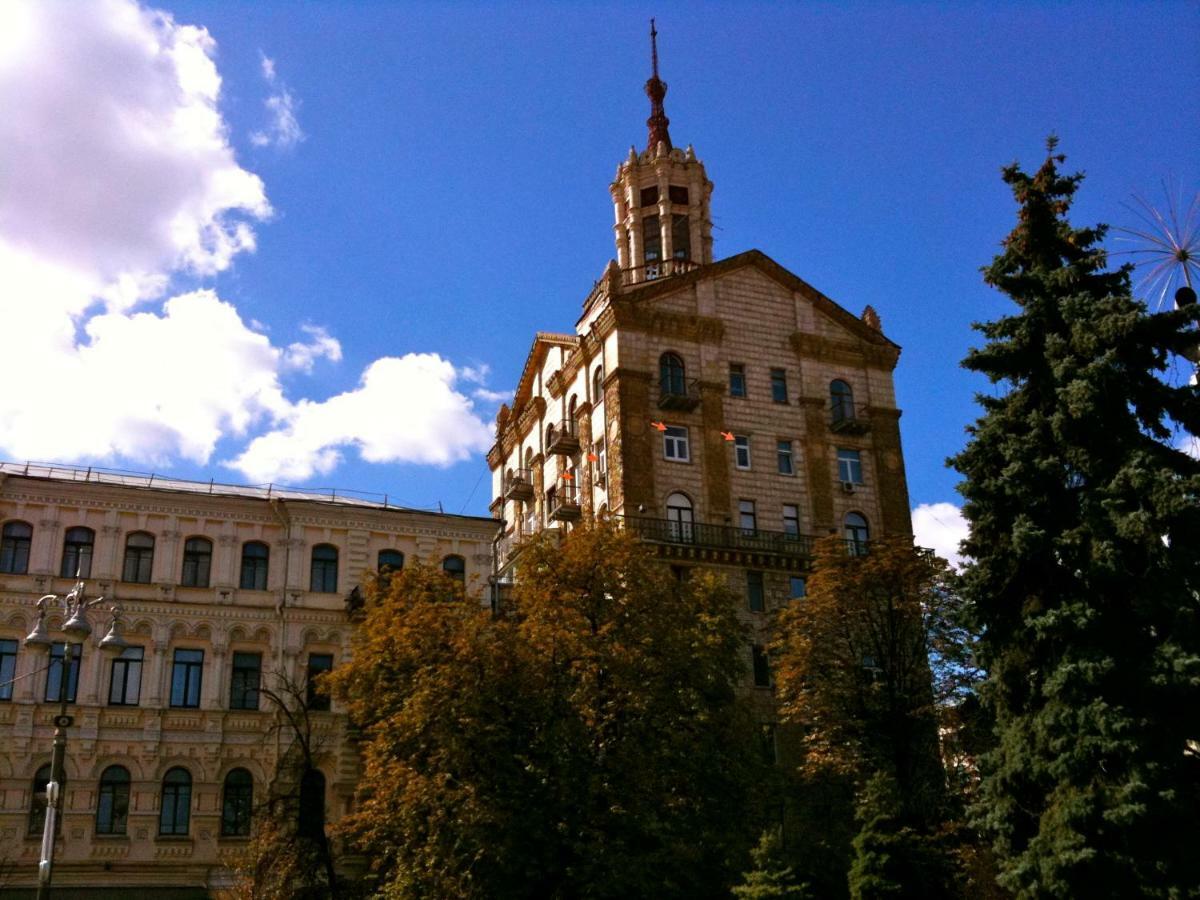 Independence Square - Khreschatyk. View On Independence Sq. Fountains Kiev Bagian luar foto