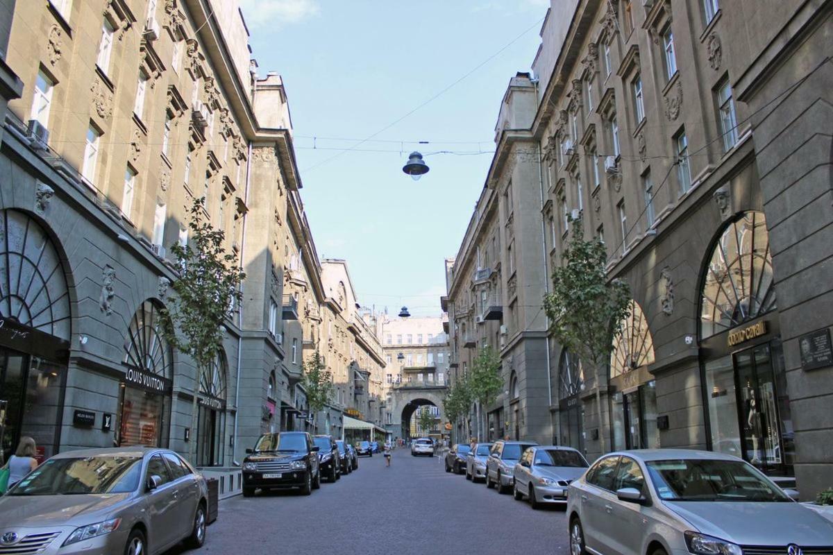 Independence Square - Khreschatyk. View On Independence Sq. Fountains Kiev Bagian luar foto