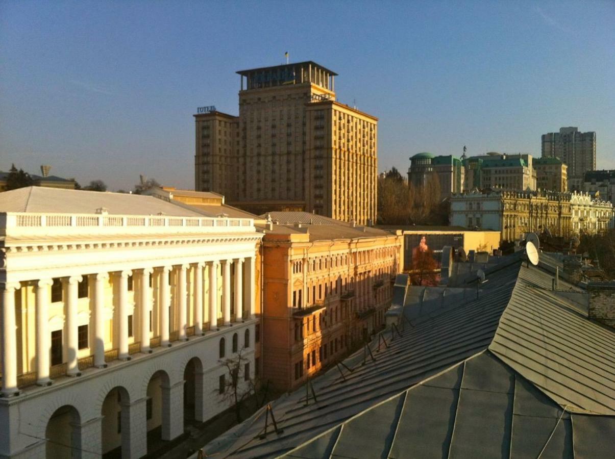 Independence Square - Khreschatyk. View On Independence Sq. Fountains Kiev Bagian luar foto