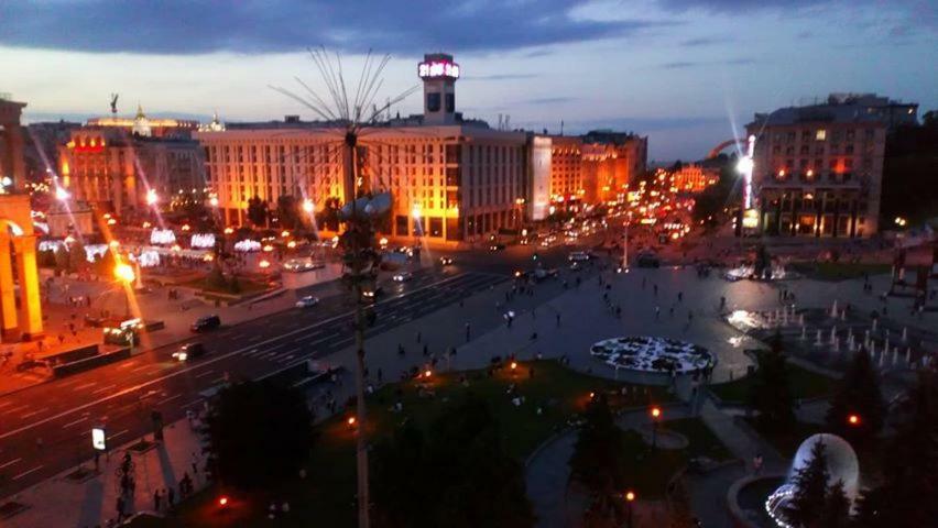 Independence Square - Khreschatyk. View On Independence Sq. Fountains Kiev Bagian luar foto