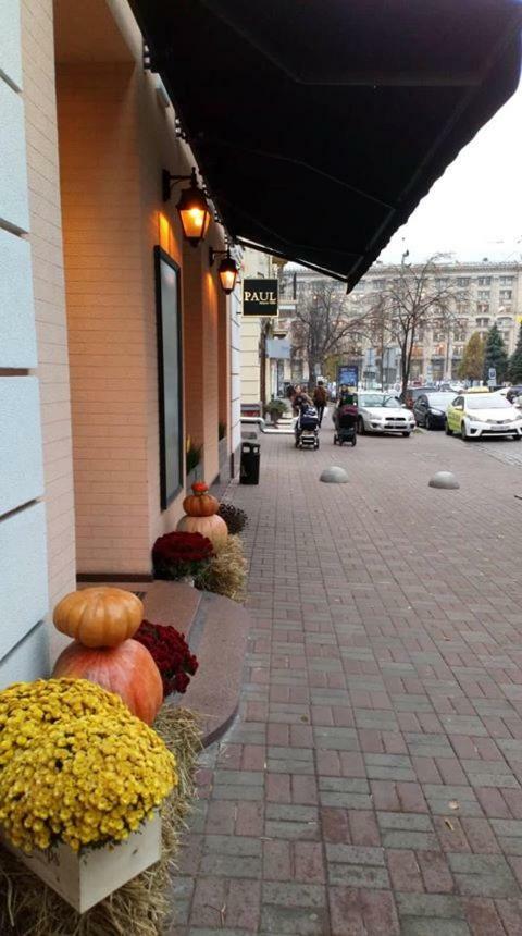 Independence Square - Khreschatyk. View On Independence Sq. Fountains Kiev Bagian luar foto