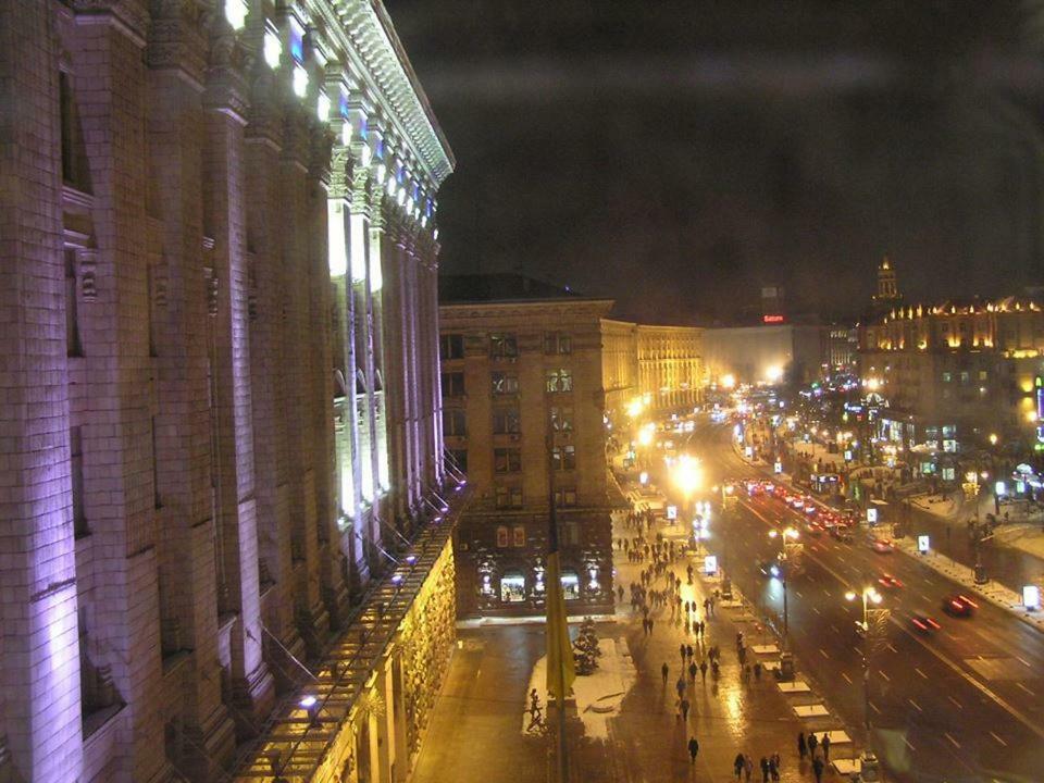 Independence Square - Khreschatyk. View On Independence Sq. Fountains Kiev Bagian luar foto